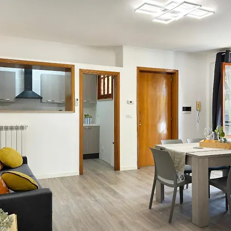 Holihome Deg's House 150m Dal Mare Apartment *