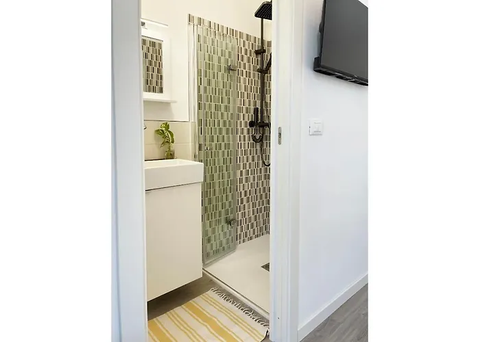 Holihome Deg's House 150m Dal Mare דירה *