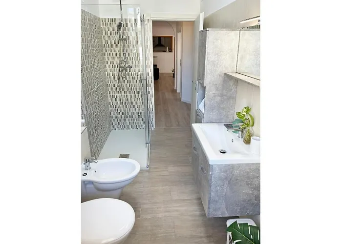 דירה Holihome Deg's House 150m Dal Mare אלבה אדריאטיקה